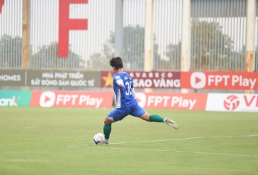 Hậu vệ phải về bắt gôn, đội hạng Nhất thua thảm 3 bàn