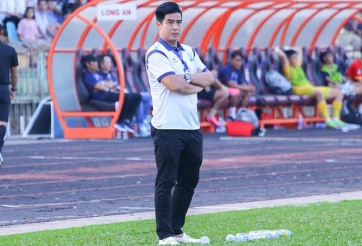 Cựu trợ lý HLV Troussier thận trọng khi nói về tấm vé thăng hạng