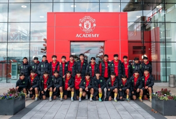 Đội Trung Quốc tập cùng MU trước ngày đấu tuyển Việt Nam