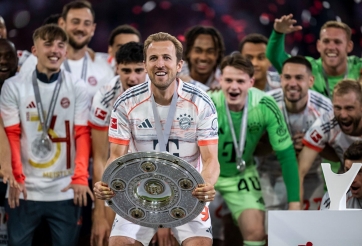 Kane ghi bàn trong ngày chính thức nâng đĩa bạc Bundesliga