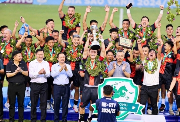 Chủ tịch VFF chúc mừng đội Hoàng Đức thăng hạng V-League