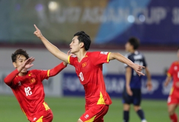 Thần đồng bóng đá Việt Nam tỏa sáng, đưa đội nhà vào VCK