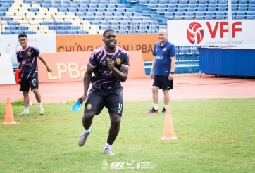 Siêu tiền đạo sắp nhập tịch Việt Nam nổ súng trở lại