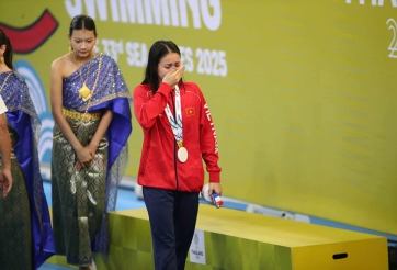 'Tiểu tiên cá' Mỹ Tiên lên tiếng sau khoảnh khắc rơi lệ gây sốt