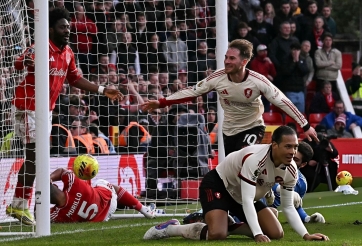 VAR tạo kịch tính, Liverpool thắng nhọc nhằn Nottingham