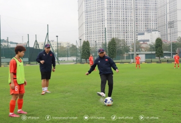 HLV Nhật Bản đưa tuyển trẻ Việt Nam sang Trung Quốc