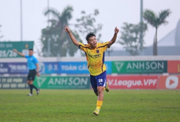 Được gọi lên U23 Việt Nam, sát thủ 2k6 không thể ngừng ghi bàn