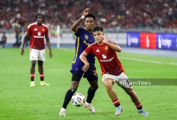 SỐC: Tiền đạo Đông Nam Á xé lưới MU từ giã ĐTQG vì đánh phụ nữ