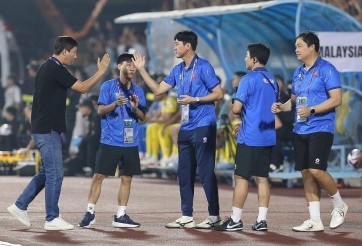 Chia tay ĐT Việt Nam, HLV Hàn Quốc làm trợ lý cho thầy Park