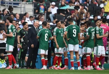 NÓNG: Luật của FIFA bị vi phạm nghiêm trọng ngay trận khai mạc World Cup
