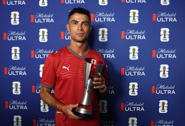 Ghi bàn đầu tiên ở knock-out World Cup, Ronaldo lập tức được vinh danh