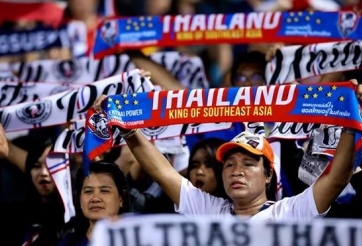 CĐV Thái Lan đồng loạt réo tên ĐT Việt Nam sau khi thắng Lào 5-0