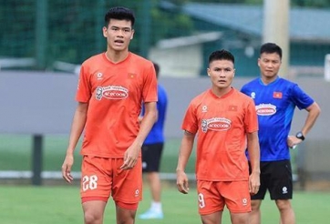 Trung vệ cao nhất lịch sử ĐT Việt Nam bất ngờ mất tích ở AFF Cup
