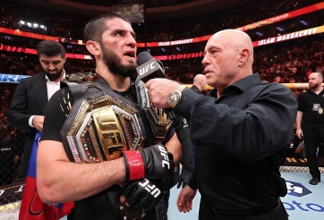 CHÍNH THỨC: Islam Makhachev bảo vệ đai vô địch hạng bán trung UFC