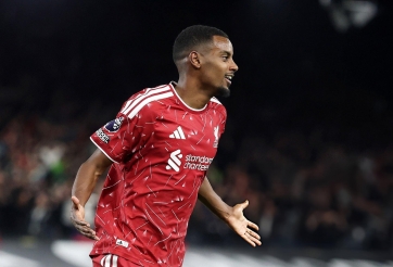 Isak lập cú đúp, Liverpool có chiến thắng đầu tiên tại Premier League