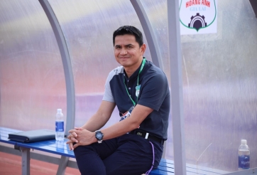 Kiatisak sẽ đau đầu khi phải chạm trán với đội bóng 'ông kẹ' của HAGL?