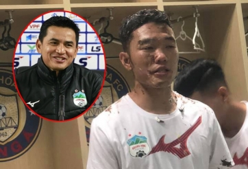 Kiatisak 'úp sọt' Lương Xuân Trường trong ngày sinh nhật