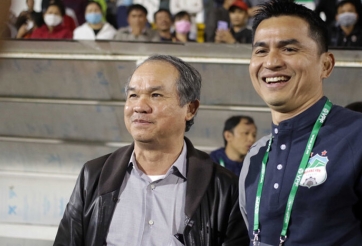 Bầu Đức phản ứng bất ngờ về việc hoãn V-League sang năm 2022