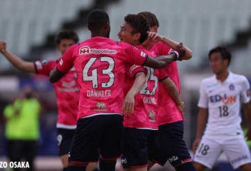 VIDEO: Đồng đội Văn Lâm chớp thời cơ ghi bàn cực nhanh