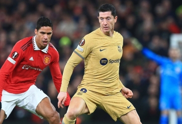 Barca đang thua, Lewandowski thẳng tay dùng cùi chỏ với Fati trên sân