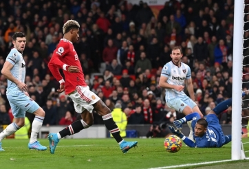 Ghi bàn phút bù giờ, ‘người hùng MU’ nhận mưa lời khen từ HLV Rangnick