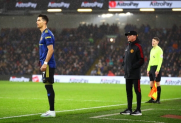 Bị cầm hòa bạc nhược, HLV Rangnick tiết lộ lý do chính khi xếp Cavani thay Ronaldo