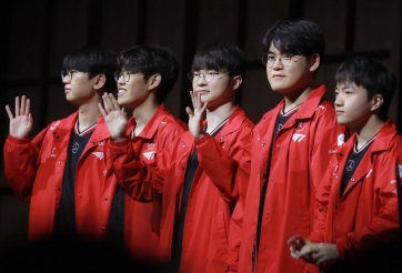 T1 tiếp tục có nước đi 'tự hủy' trước thềm 'đại chiến' với KT