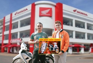 Món quà bất ngờ từ Wake-up 247 khiến chàng trai ở Sài Gòn đang ngủ cũng phải… bật dậy vì quá mừng