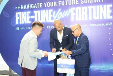 Huyền thoại bóng đá Juan Verón 'bắt tay' Soobin Hoàng Sơn “khuấy đảo” TP. HCM