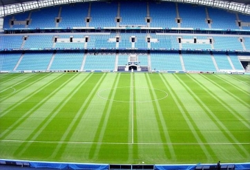 Vì sao cỏ của sân bóng đá luôn có 2 màu? Sự thật có thể khiến bạn bất ngờ đấy!