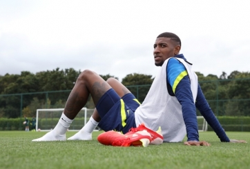 Sao Tottenham xanh mặt, chạy trốn khỏi 29 phát đạn