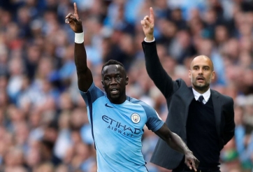 Pep khiến cầu thủ Man City phát điên vì quyết định khác người