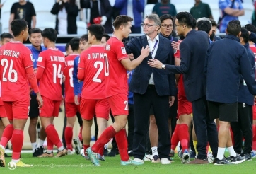 Vừa tới sân bay, trung vệ ĐT Việt Nam đã khiến Indonesia lo lắng