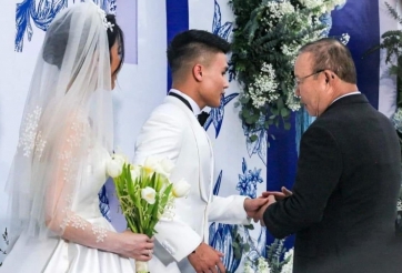 HLV Park Hang Seo có hành động ấm lòng trong ngày vui của Quang Hải