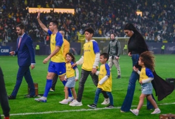 Đội bóng của Ronaldo có động thái bất ngờ sau thị phi