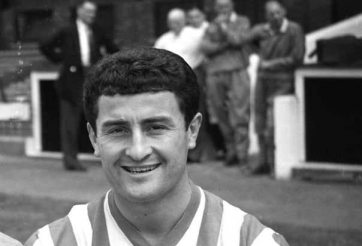 Thế giới bóng đá lại đón tin buồn sau sự ra đi của một cầu thủ