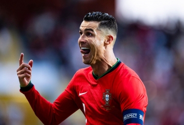 Hậu vệ CH Czech bất lực khi nói về việc ngăn cản Ronaldo