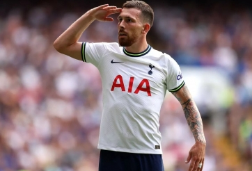 Newcastle hỏi mượn tiền vệ của Tottenham