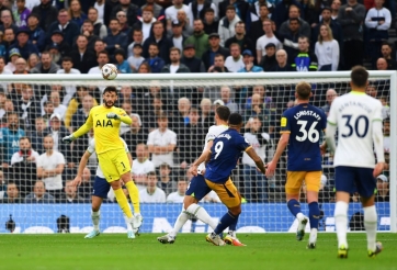 Sai lầm nối tiếp sai lầm, Hugo Lloris 'tặng quà' cho Newcastle