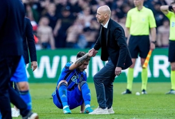 VIDEO: Ajax của Erik ten Hag đánh rơi chức vô địch vào tay đại kình địch