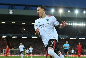 Chuyển nhượng MU 28/4: Chiêu mộ ‘chân sút cả châu Âu thèm khát’, gặp khó vụ Torres?