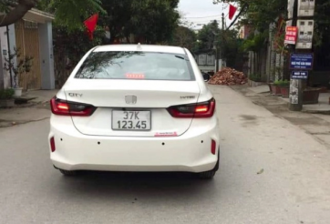 Mua Honda City tặng bố mẹ, cô gái Nghệ An bấm được biển số sảnh tiến đẹp 