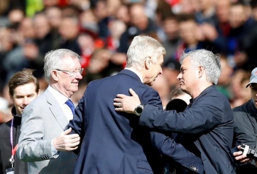 Biểu tượng của MU và Arsenal tạo nên điều chưa từng có ở 'giải thưởng' cao quý Ngoại hạng Anh