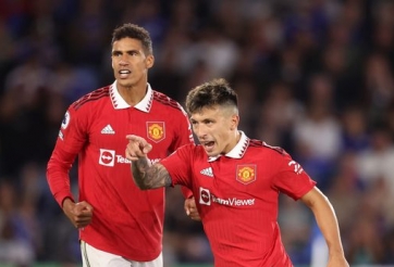 Bộ đôi trung vệ Varane, Martinez trước nhiệm vụ cao cả trong trận Derby Manchester