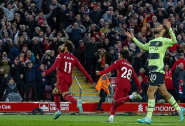 Sao Man City tỏ thái độ, 'đá đểu' trọng tài sau khi thua Liverpool