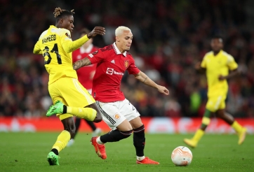 Antony đáp trả sau khi bị chỉ trích vì xoay bóng tại Europa League