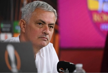 Vượt qua vòng bảng Europa League, Jose Mourinho lập tức 'đá đểu' đại kình địch