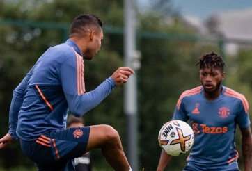 Fred 'đại đế' hóa điệp viên, Casemiro lập tức gật đầu với Man Utd