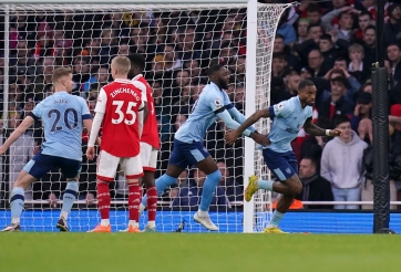 XÁC NHẬN: Trọng tài VAR mắc lỗi nghiêm trọng, Arsenal hòa tức tưởi trước Brentford