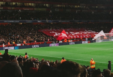 Arsenal làm điều chưa từng có tại Emirates